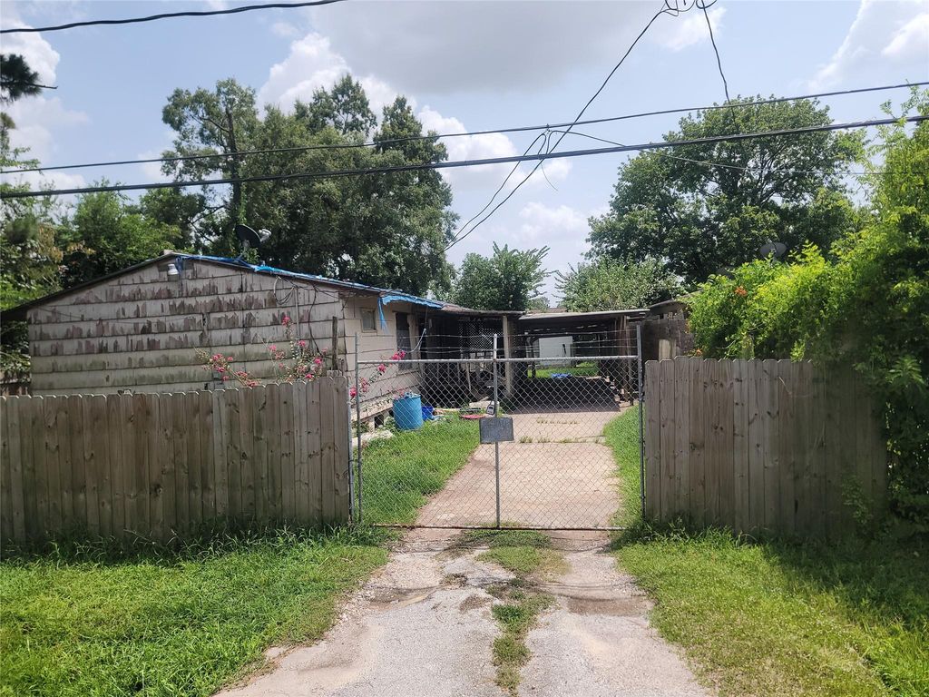 9406 Caddo Road, Houston, TX 77078