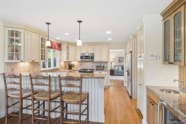 8 Ketcham Avenue, Eastport, NY 11941