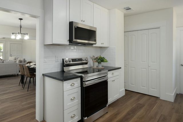 1470 N College Avenue, Fresno, CA 93728