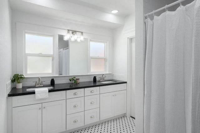 1470 N College Avenue, Fresno, CA 93728
