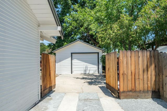 1470 N College Avenue, Fresno, CA 93728