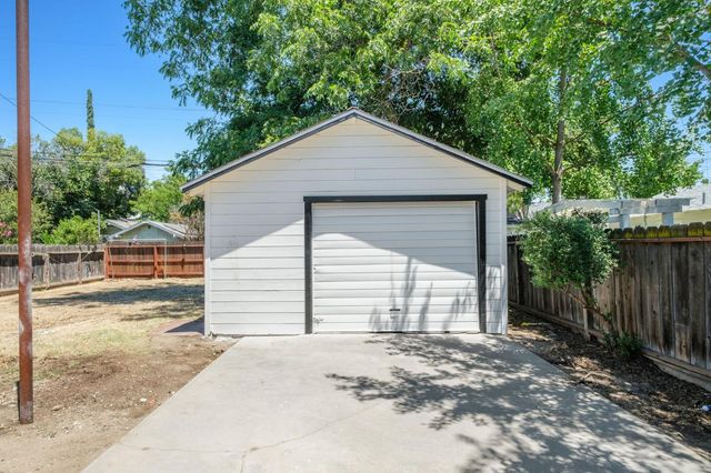 1470 N College Avenue, Fresno, CA 93728