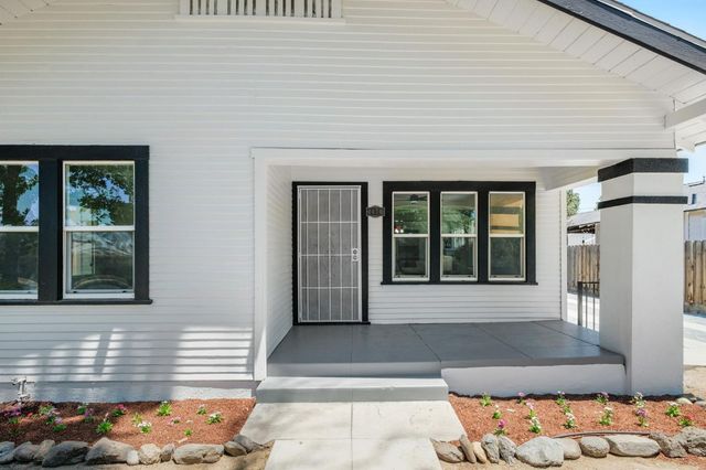 1470 N College Avenue, Fresno, CA 93728