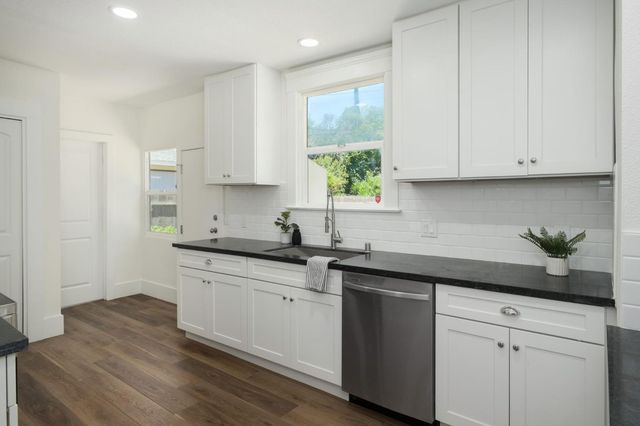 1470 N College Avenue, Fresno, CA 93728