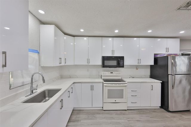 4602 COURTLAND STREET, Tampa, FL 33610