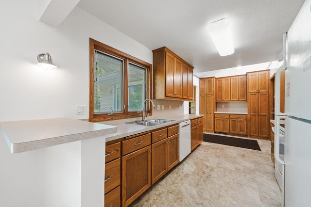 2000 Ordway Street, Golden Valley, MN 55422