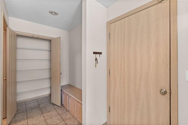 9831 N POTTER Avenue, Kansas City, MO 64157