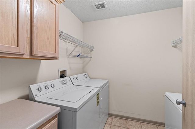 9831 N POTTER Avenue, Kansas City, MO 64157