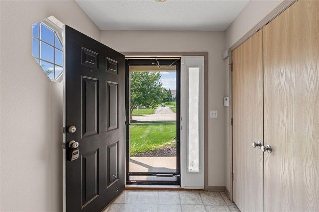 9831 N POTTER Avenue, Kansas City, MO 64157