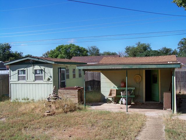 907 NW 10th St, Andrews, TX 79714