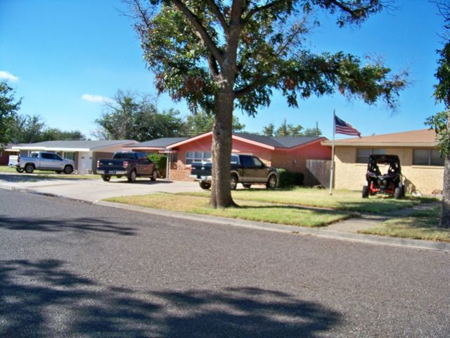 907 NW 10th St, Andrews, TX 79714