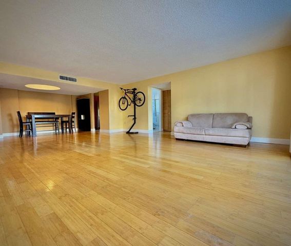 2801 NE 183rd Street 202W, Aventura, FL 33160