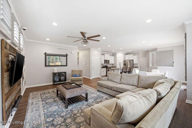 3811 Creekshire Dr, Louisville, KY 40245