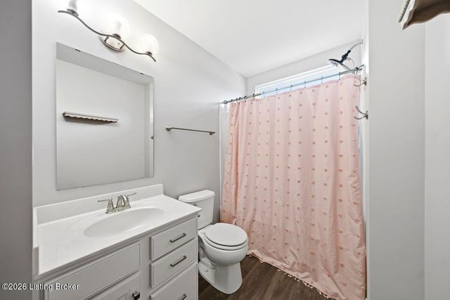 3811 Creekshire Dr, Louisville, KY 40245