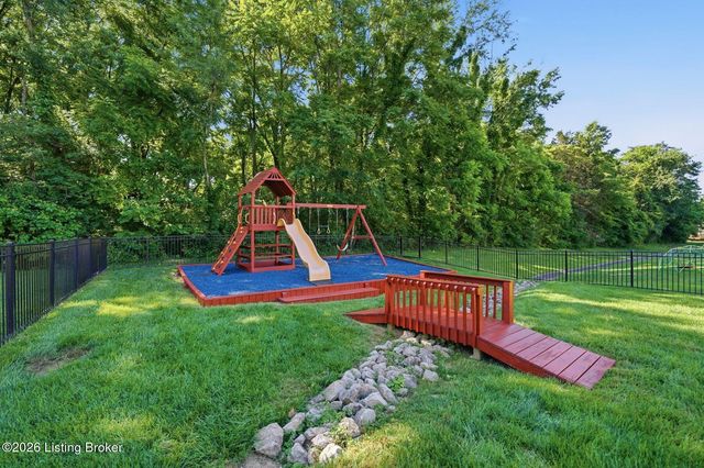 3811 Creekshire Dr, Louisville, KY 40245