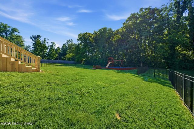 3811 Creekshire Dr, Louisville, KY 40245
