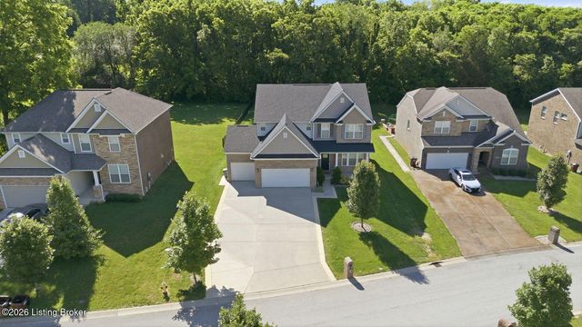 3811 Creekshire Dr, Louisville, KY 40245