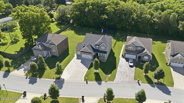 3811 Creekshire Dr, Louisville, KY 40245