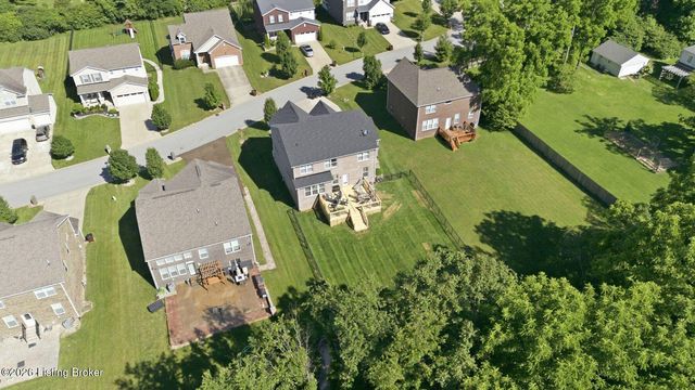 3811 Creekshire Dr, Louisville, KY 40245