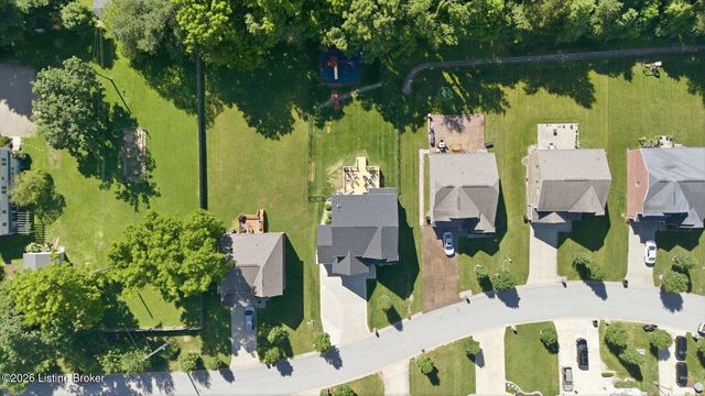 3811 Creekshire Dr, Louisville, KY 40245