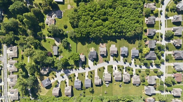 3811 Creekshire Dr, Louisville, KY 40245