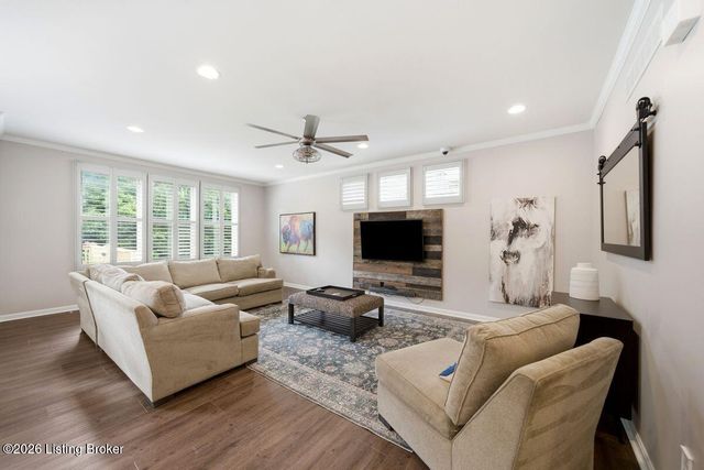 3811 Creekshire Dr, Louisville, KY 40245