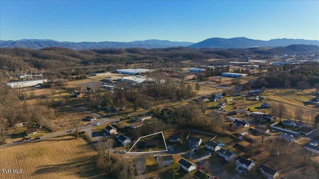 1069 Snowden Terrace, Johnson City, TN 37601