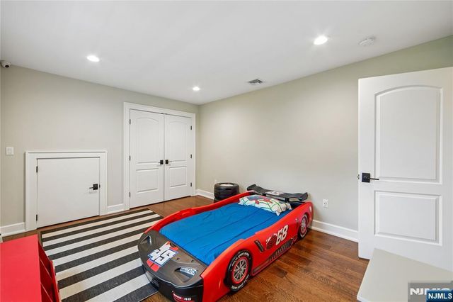 15 Fernwood Drive, Fair Lawn, NJ 07410