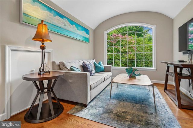 419 SUMMERS DR, Alexandria, VA 22301