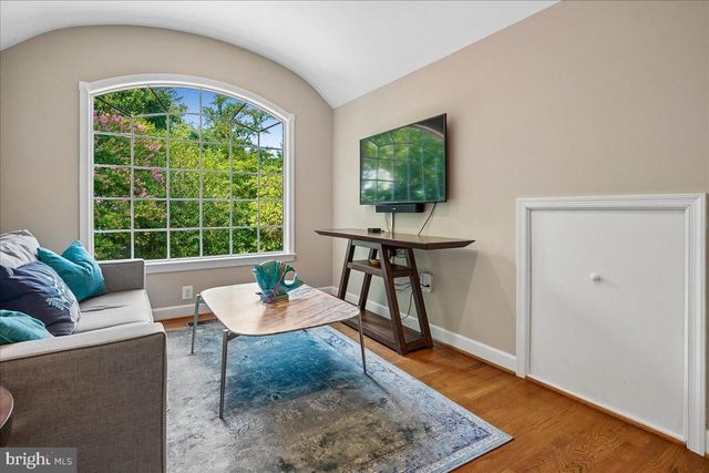 419 SUMMERS DR, Alexandria, VA 22301