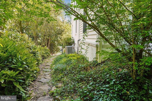 419 SUMMERS DR, Alexandria, VA 22301