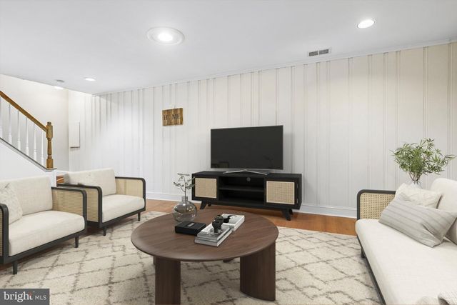 419 SUMMERS DR, Alexandria, VA 22301