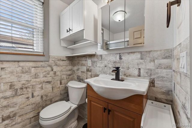 2831 S Acoma Street, Englewood, CO 80110