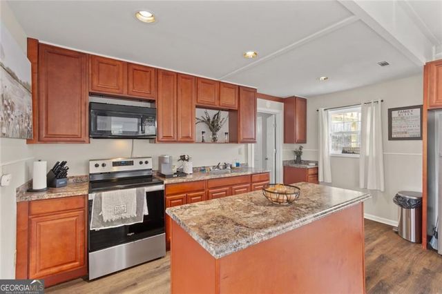 8126 Blacks Bluff Road SW, Cave Spring, GA 30124