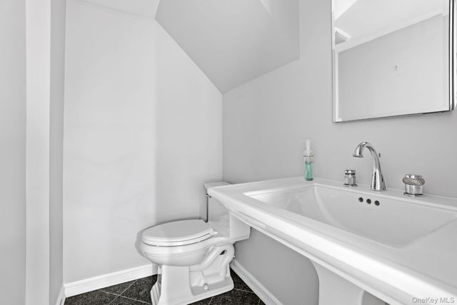 12 Lakeview Road, Carmel, NY 10512