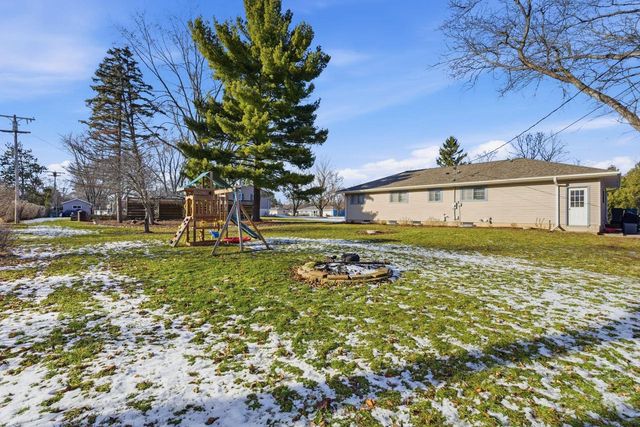 S17W36879 Henry STREET, Dousman, WI 53118