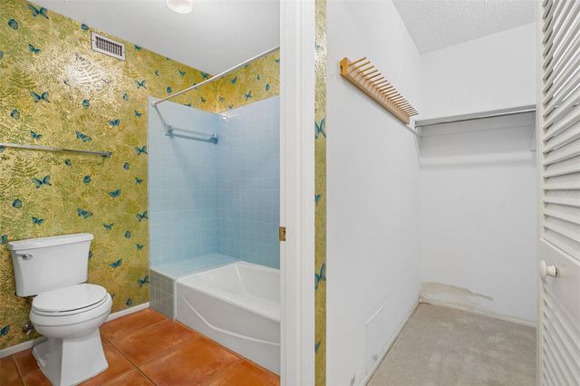 509 LAKESIDE DRIVE 509, Bradenton, FL 34210