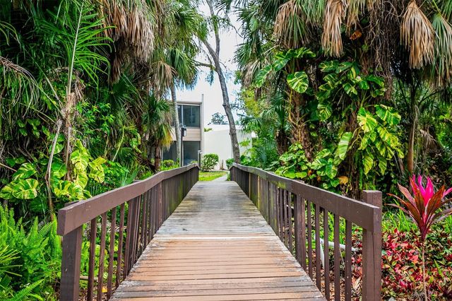 509 LAKESIDE DRIVE 509, Bradenton, FL 34210