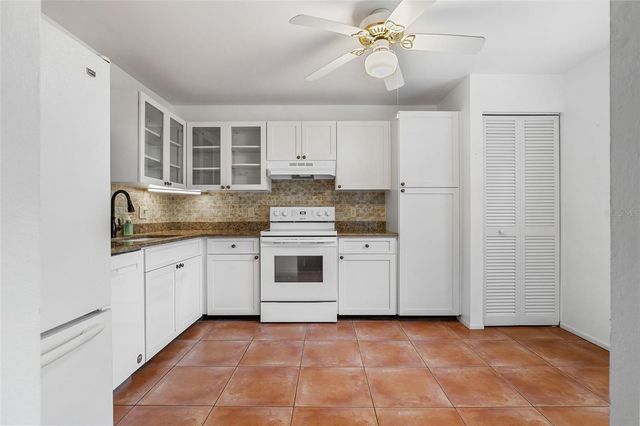 509 LAKESIDE DRIVE 509, Bradenton, FL 34210