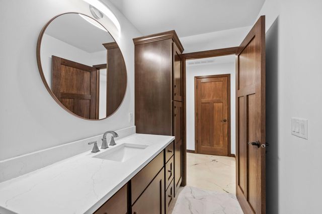 16685 Judicial Road, Lakeville, MN 55044