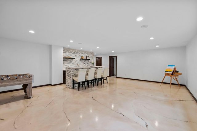 16685 Judicial Road, Lakeville, MN 55044