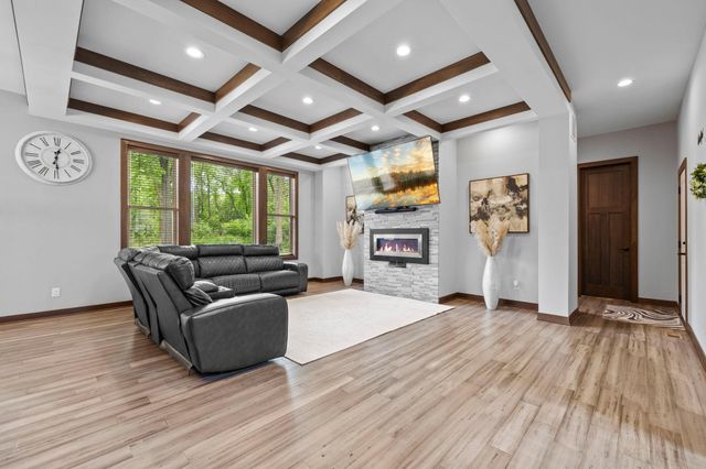 16685 Judicial Road, Lakeville, MN 55044
