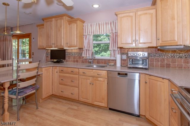 28 Elizabeth Dr, Wantage Twp., NJ 07461