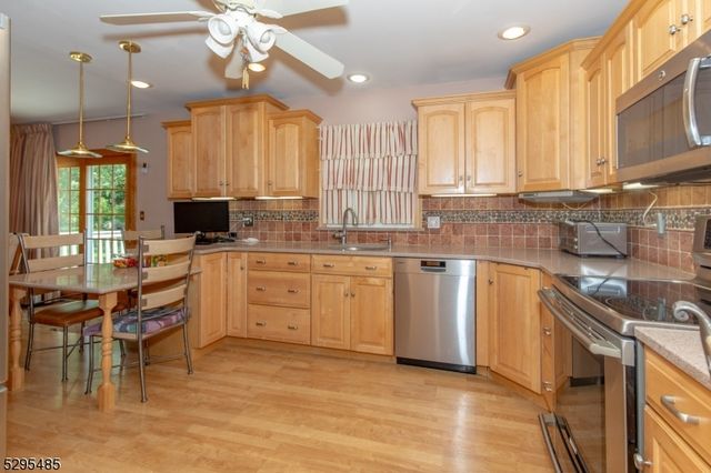 28 Elizabeth Dr, Wantage Twp., NJ 07461