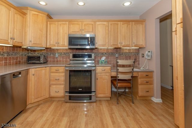 28 Elizabeth Dr, Wantage Twp., NJ 07461