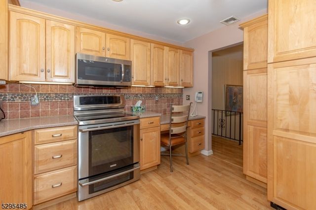 28 Elizabeth Dr, Wantage Twp., NJ 07461