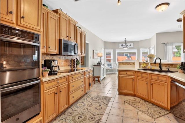 3830 BREEZY SHORES CV, Lakeland, TN 38002