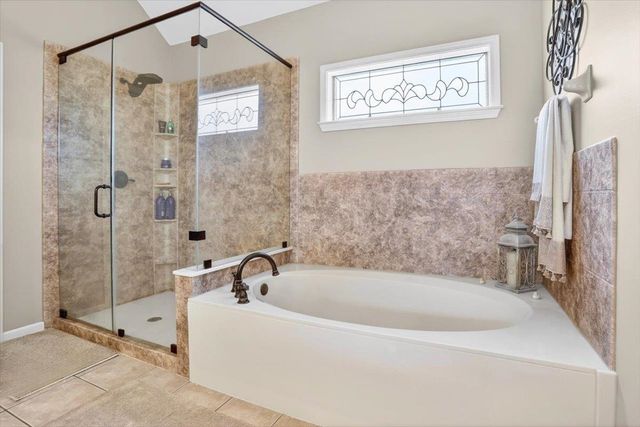 3830 BREEZY SHORES CV, Lakeland, TN 38002