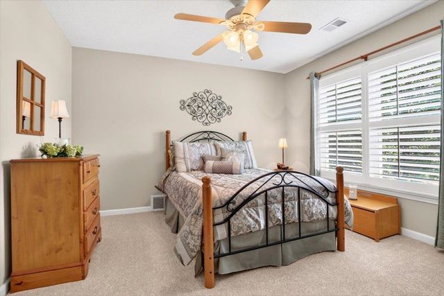 3830 BREEZY SHORES CV, Lakeland, TN 38002