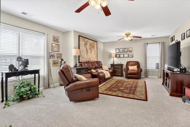 3830 BREEZY SHORES CV, Lakeland, TN 38002
